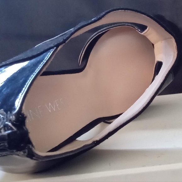 Nine West, black with Patten leather accents, zip up, size 7, - Picture 4 of 15